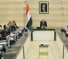 اجتماع حكومي موسع برئاسة خميس مع المحافظين