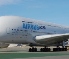 إير باص A380 : وقف إنتاج الطائرة العملاقة لانخفاض الطلب الإماراتي عليها