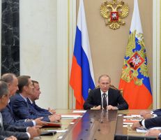 بوتين يبحث الوضع في سورية مع أعضاء مجلس الأمن الروسي