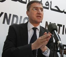 يونس مجاهد أول عربي يفوز بمنصب رئيس الاتحاد الدولي للصحفيين