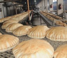 توزيع للخبز بشكل مباشر في "دمر البلد".. ومبادرة لـ "الخبز المجاني" في حلب