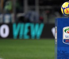 الاتحاد الإيطالي يطالب بإعفاء كرة القدم من الإغلاق بسبب كورونا