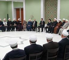 الرئيس الاسد يلتقي وفداً من كبار علماء الدين الاسلامي في دمشق