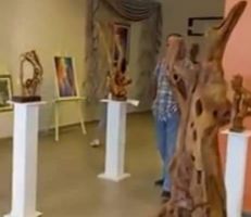 معرض فني للجمعية السورية الخيرية للكشف المبكر عن سرطان الثدي في اللاذقية