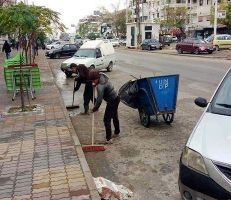 في سورية نساء يعملن بعقود موسمية في نظافة الشوارع ويتعرضن للتنمر