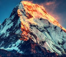 نيبال تدرس زيادة رسوم تسلق جبل إفرست