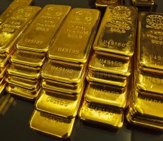 الذهب يرتفع بعد تراجع الدولار والتركيز يتحول إلى محضر اجتماع المركزي الأمريكي