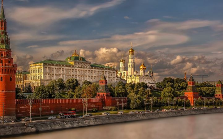 روسيا تحذر أمريكا من “تدمير العلاقات الثنائية” إذا صادرت أصولها