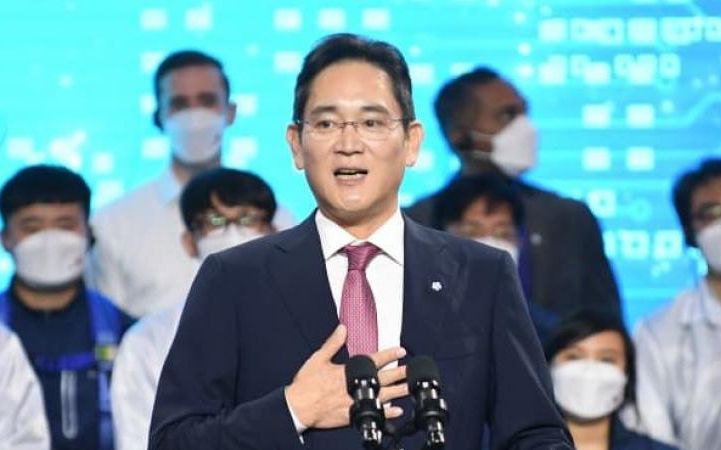 كوريا الجنوبية: عفو رئاسي عن رئيس «سامسونغ» ورجال أعمال آخرين أدينوا بالفساد وإعادتهم لمناصبهم لـ«مساعدة الاقتصاد»