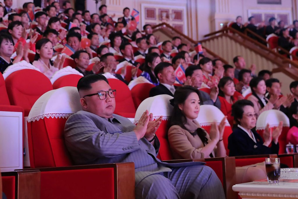 عمة الزعيم الكوري الشمالي تظهر بجانبه لأول مرة منذ إعدام زوجها