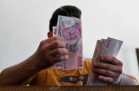 هل بلغ الاقتصاد التركي حافة الانهيارمع هروب رؤوس الأموال؟