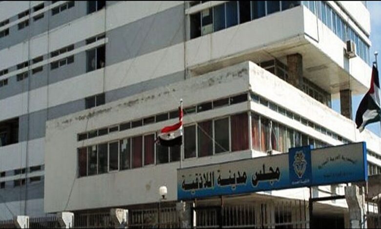مجلس محافظة اللاذقية يطالب بمعالجة أزمة البنزين وازدحام الأفران