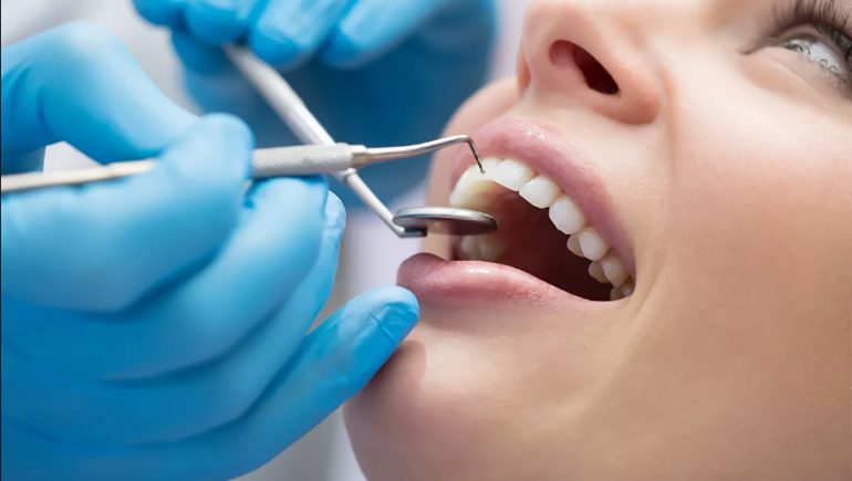 نقيب أطباء الأسنان: ضمير الطبيب ورقابة النقابة هما فقط من يضبطان عمل طبيب الأسنان