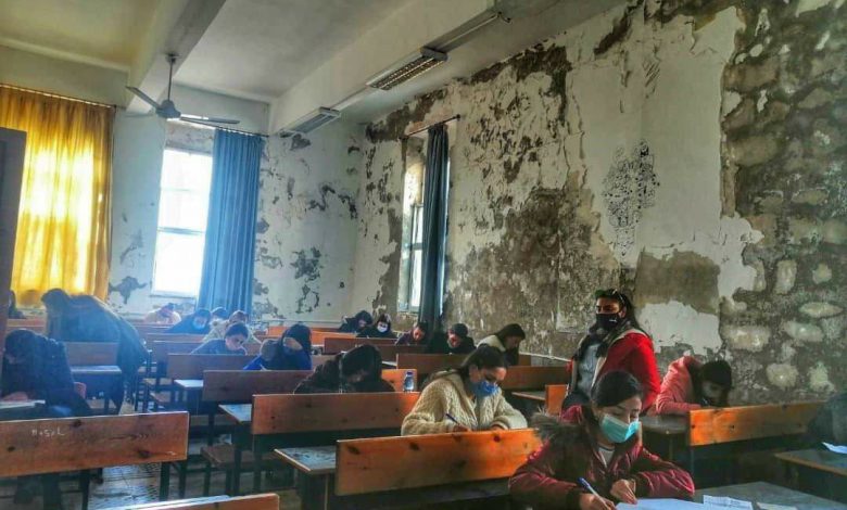 جامعة طرطوس توضح حقيقة الصورة المتداولة لإحدى قاعات الامتحان