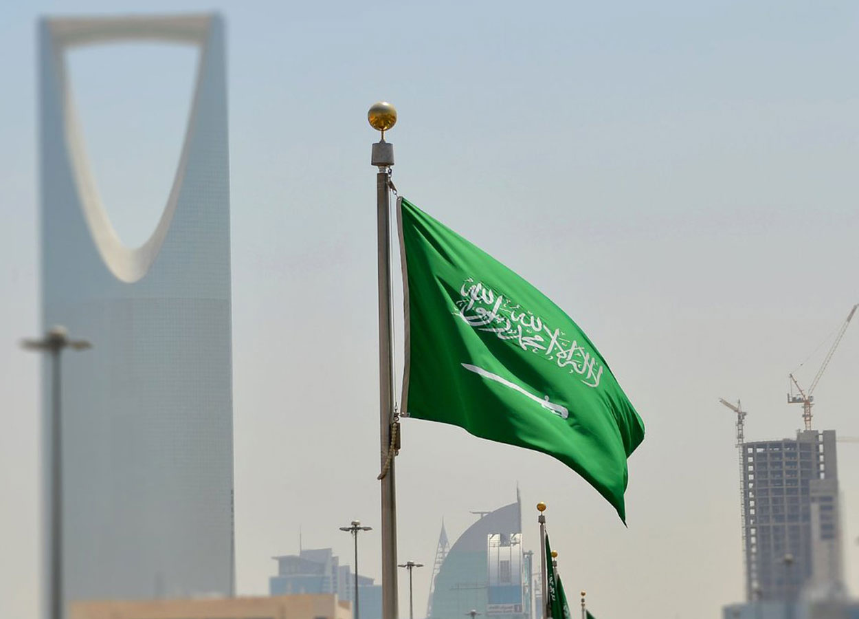 وزير المالية السعودي: وقف التعامل مع الشركات الأجنبية ما لم تنقل مقارها الإقليمية إلى المملكة