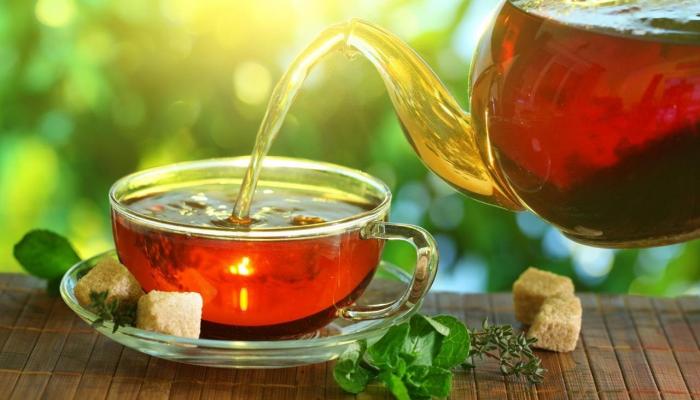 كيف يعمل الشاي الساخن على تبريد الجسم في الصيف؟