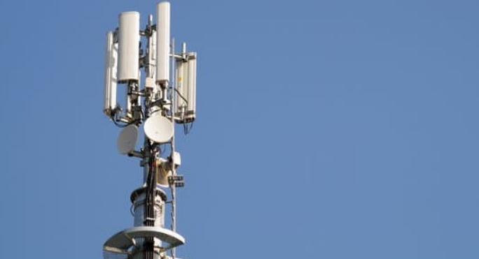 الإدارة الأمريكية تضغط على الإمارات لوقف استخدام معدات هواوي في شبكة الاتصالات الخاصة بها