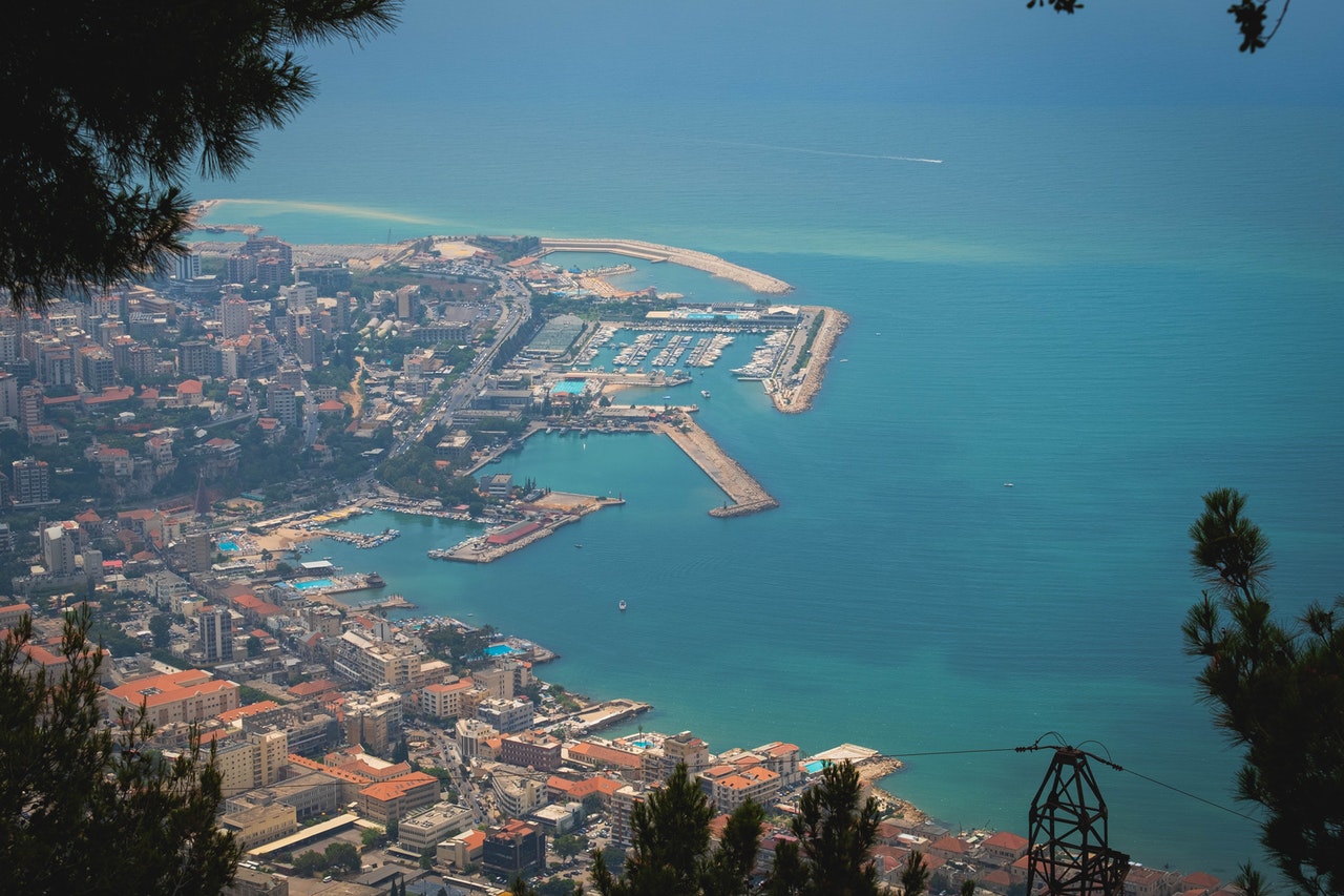 لبنان: ارتياد المطاعم والشواطئ مقصور على الملقحين ضد كورونا