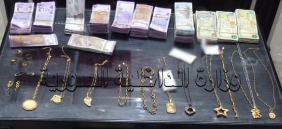 في الحسكة .. القبض على امرأة سرقت عدة محلات مجوهرات بطريقة "المغافلة"