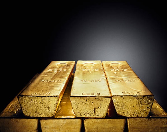 الذهب يتجه لقطع سلسلة مكاسب دامت 3 أسابيع تحت ضغط التضخم الأمريكي